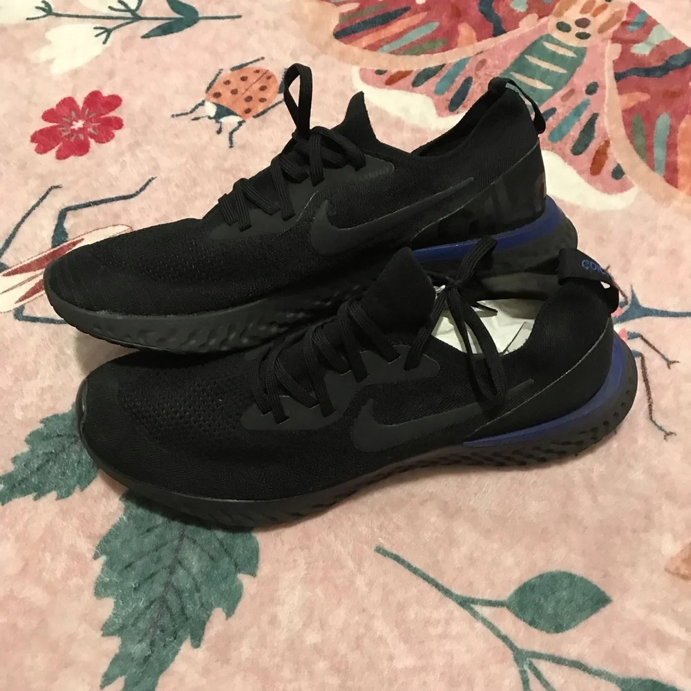 Nike Epic react, black and blue flying at sneakers size 11 1/2